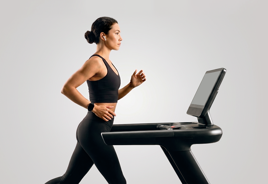 Läuferin auf Laufband, SCANECA 3D-Körperanalyse, Fitness-Tracking, Gesundheit, Ästhetik.